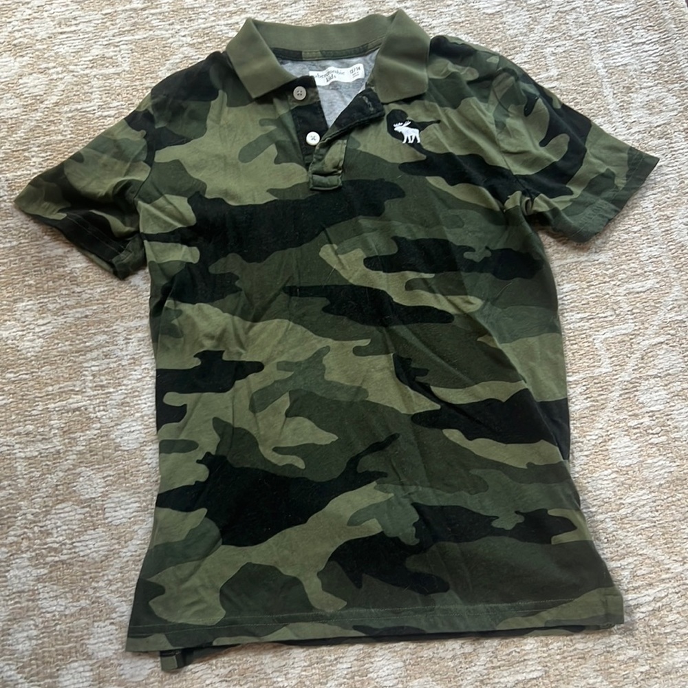 Boys Abrecombie kids army green T-shirt